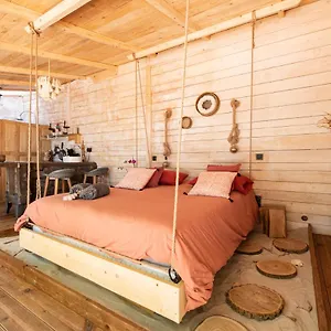 Insolite Domaine Forrest Loire Bed & Breakfast Lay